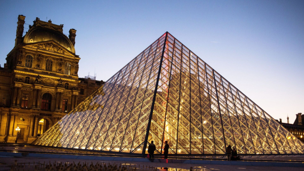 Подстаницкий: украденные из Лувра драгоценности не смогут выставить на аукционах