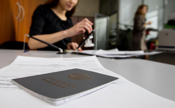 Российский бизнес рассказал, приходится ли увольнять людей ради ИИ