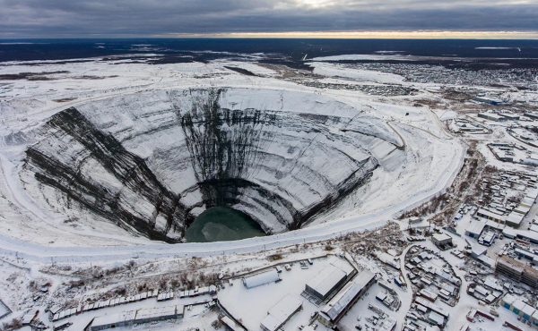 Добыча алмазов в мире упадет до минимума с 1990-х